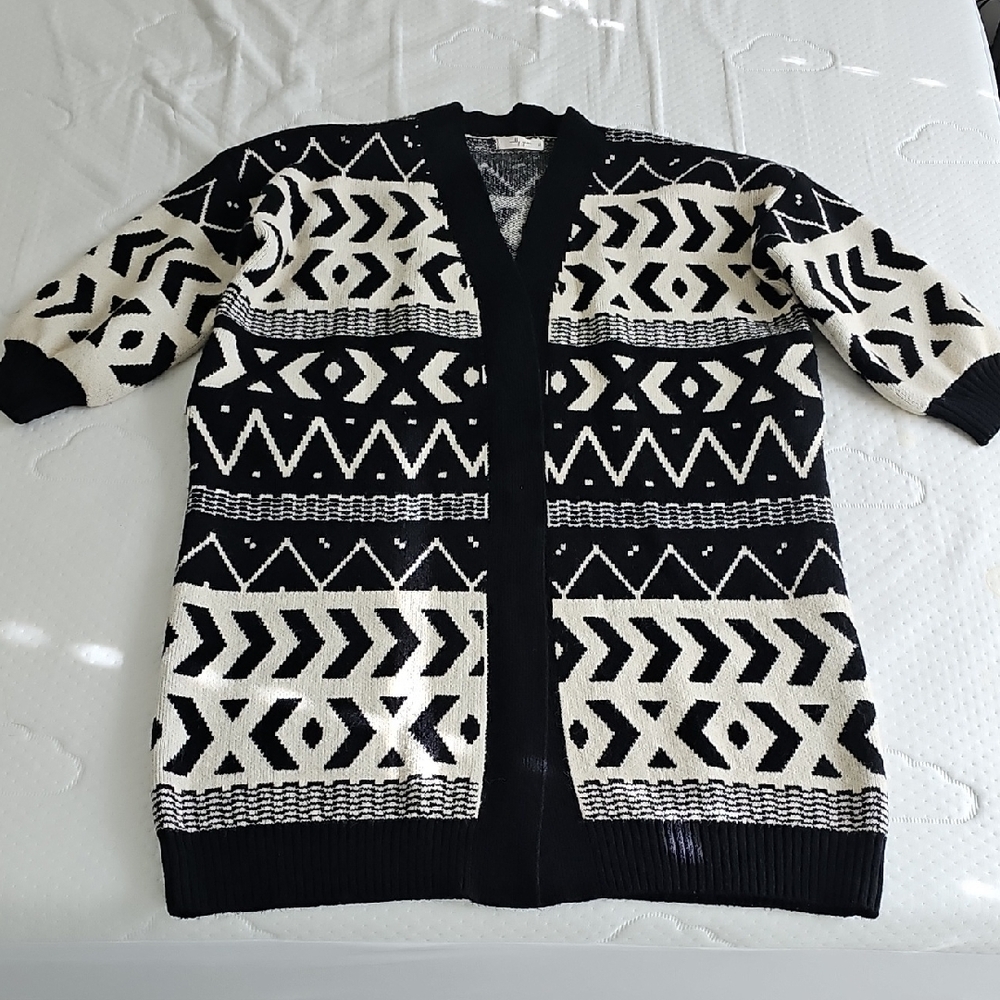 Molly Green Women's Black and White Geometric Cardigan
